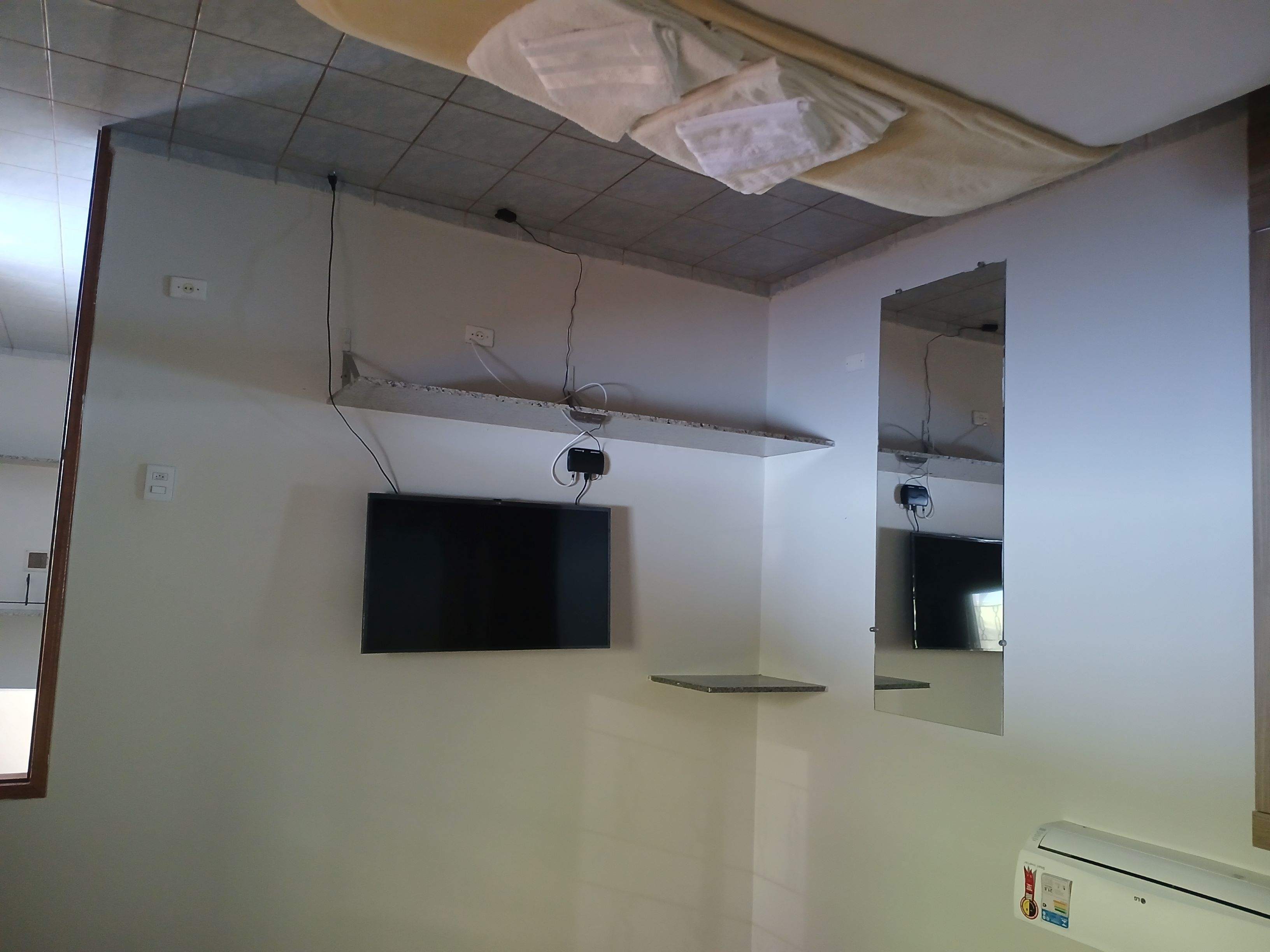 quarto tv chale familia.jpg